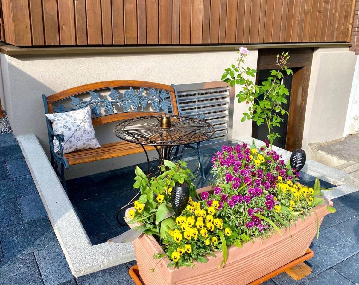 Appartamento Beim Brunnen Gsteigwiler Esterno foto